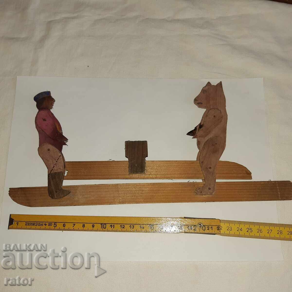 Ένα πολύ παλιό ξύλινο παιχνίδι Ένα πολύ παλιό ξύλινο παιχνίδι