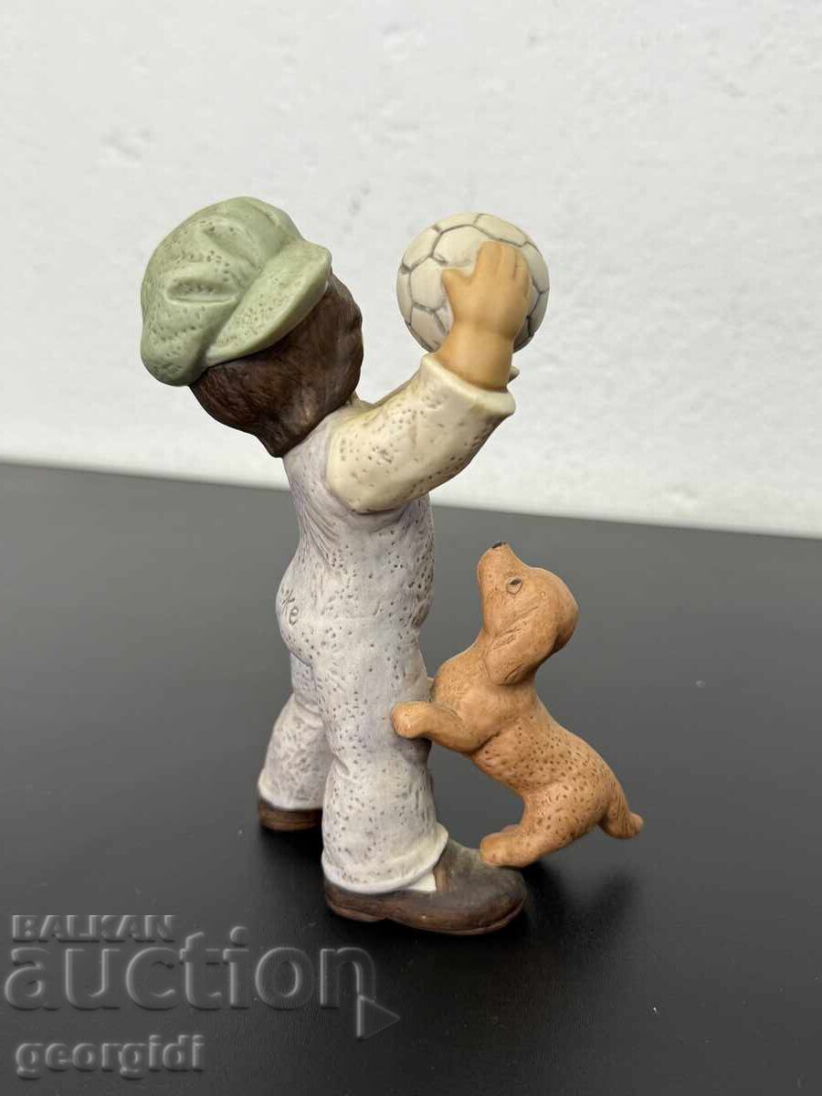 Livrarea Figurină de porțelan Goebel Nina - marco. Nr. 7459