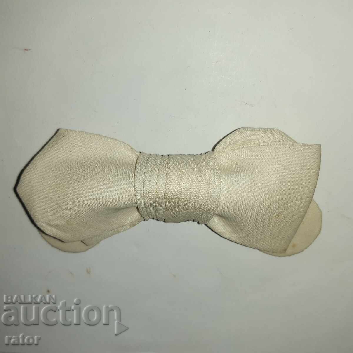 Δημοπρασία Πολύ παλιά παπιγιόν, γραβάτα