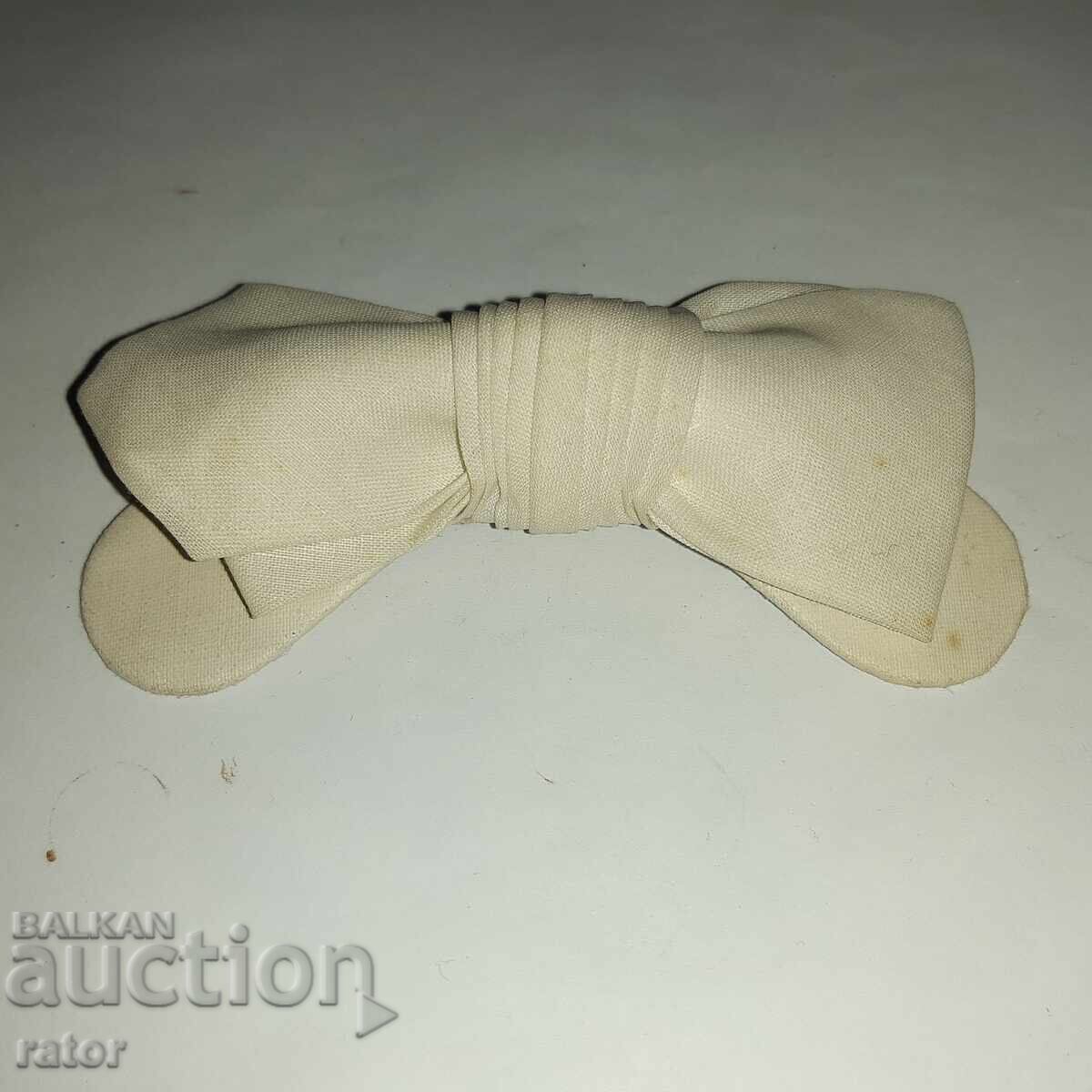 Πολύ παλιά παπιγιόν, γραβάτα