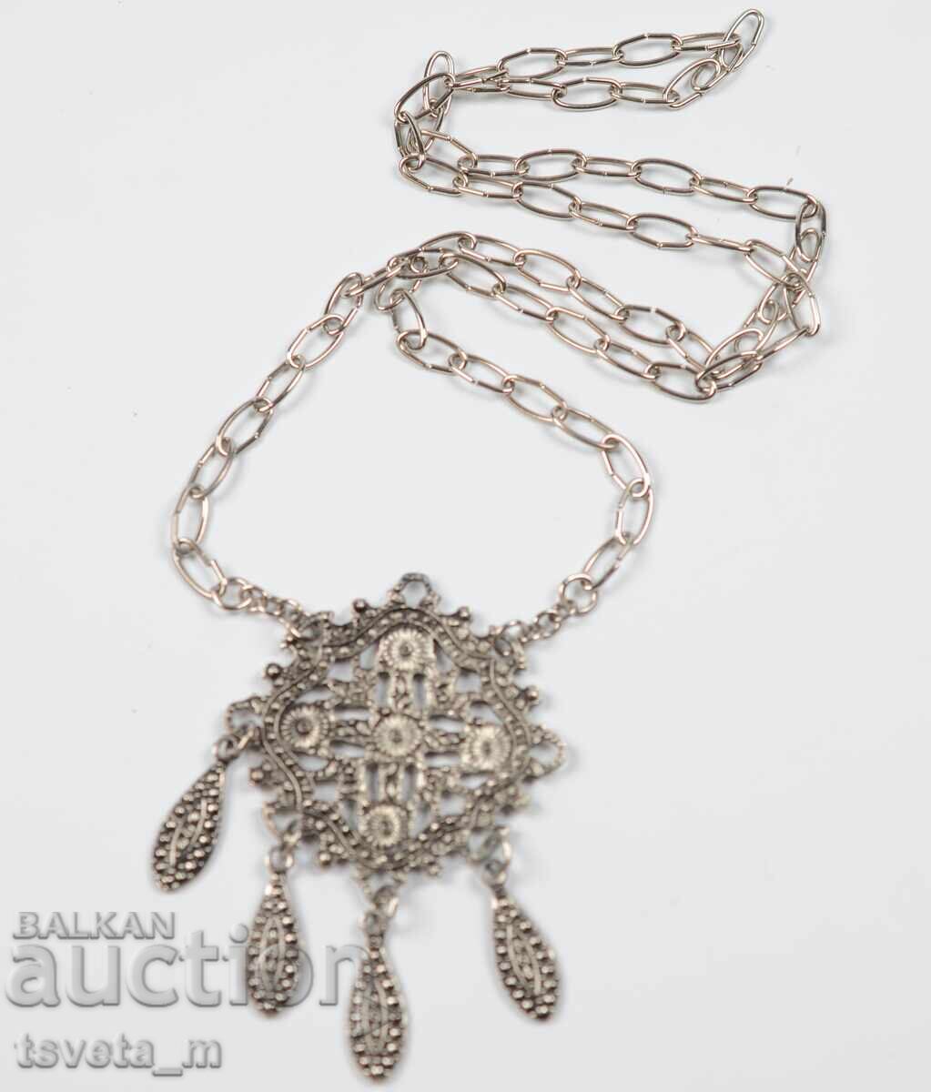 Colier, colier cu medalion mare