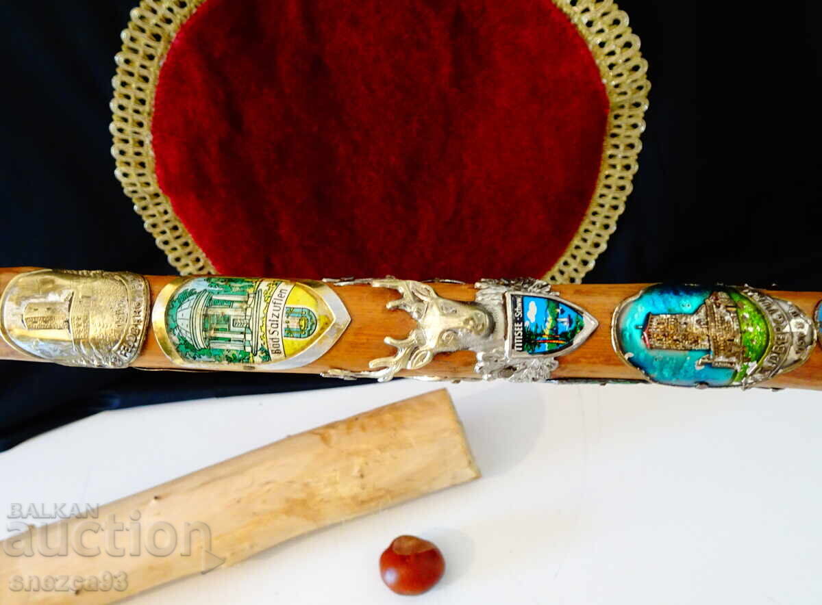 Аукцион Тиролски бастун 21 значки,Елен,Овен,Глиган,Елен с Кръст.