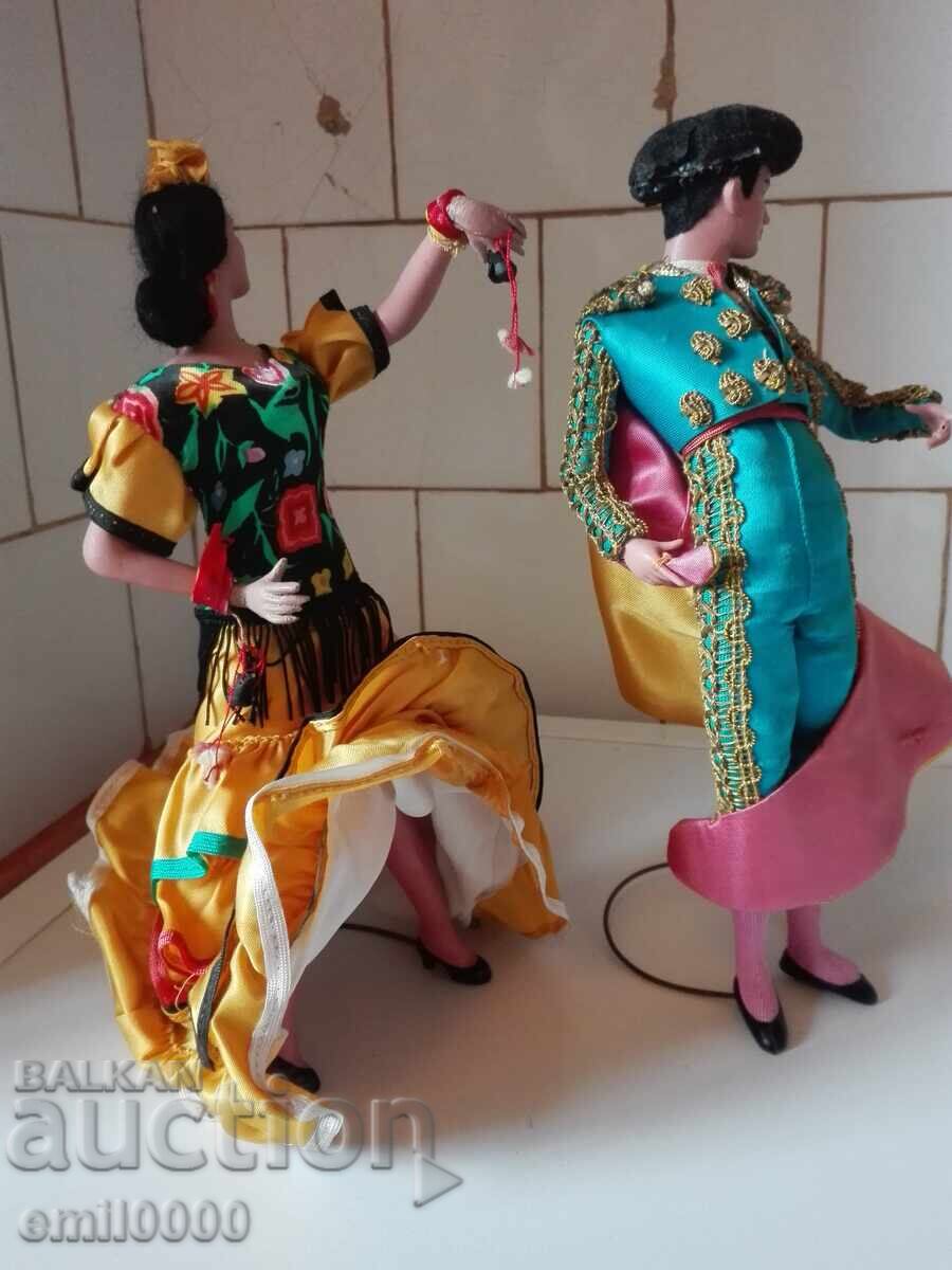 Auction  Dancing dolls