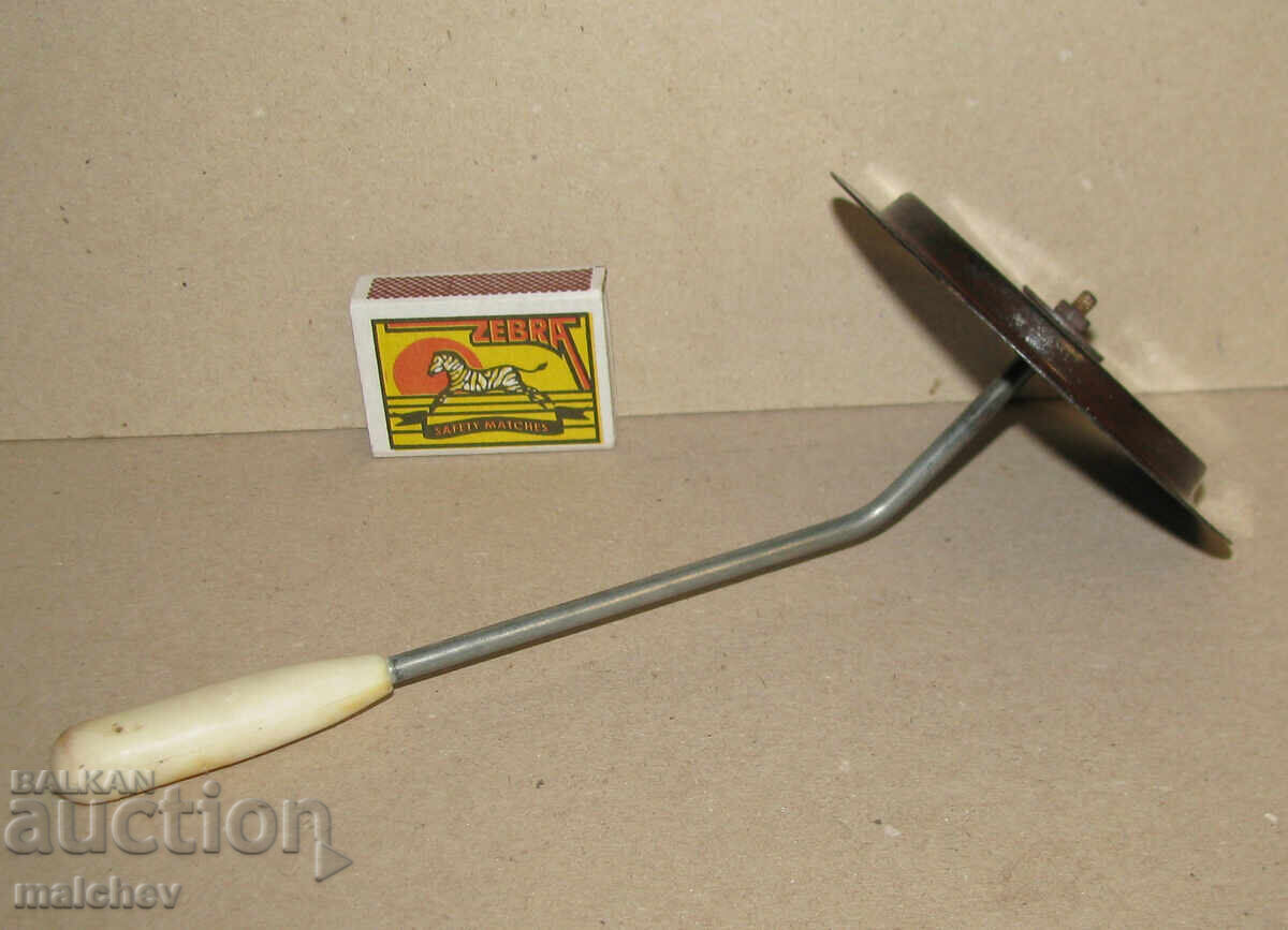 Pepper roaster lid, enameled metal, with plastic handle with price 4.00 BGN | € 2.05 Pepper roaster lid, enameled metal, with plastic handle with price 4.00 BGN | € 2.05