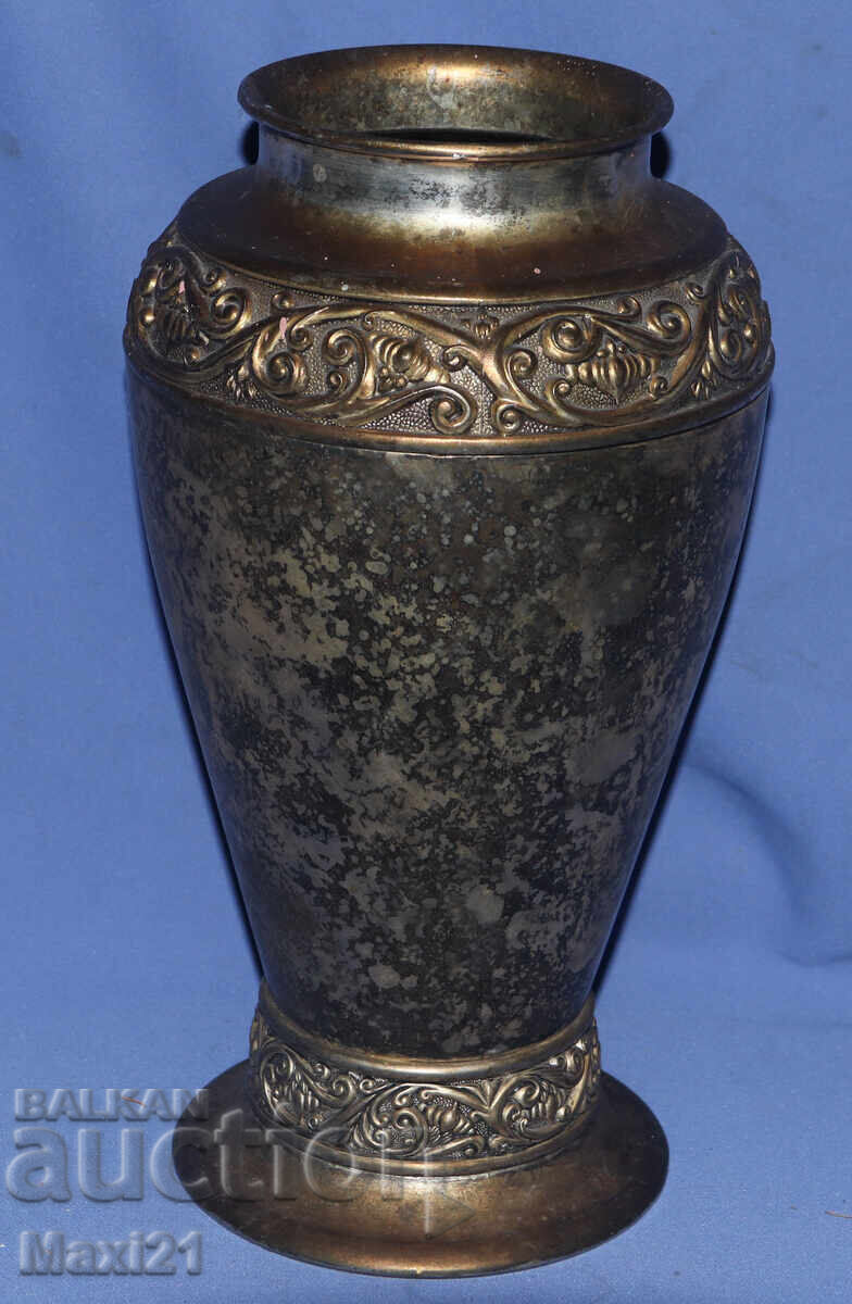 Ασημένιο βάζο αντίκα για λουλούδια με τιμή 250.00 BGN | € 127.82