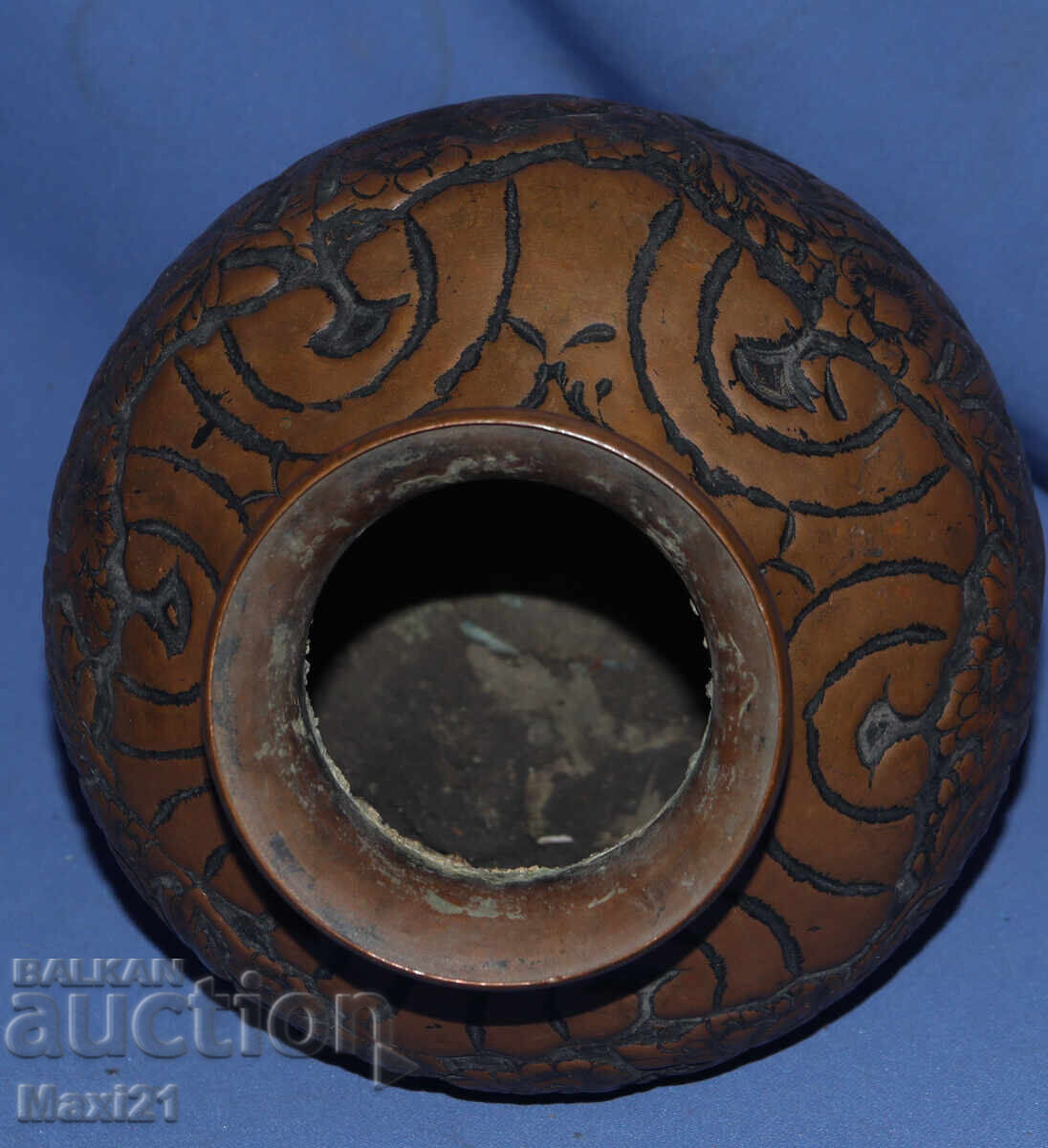 Old copper vase with floral motifs - 7