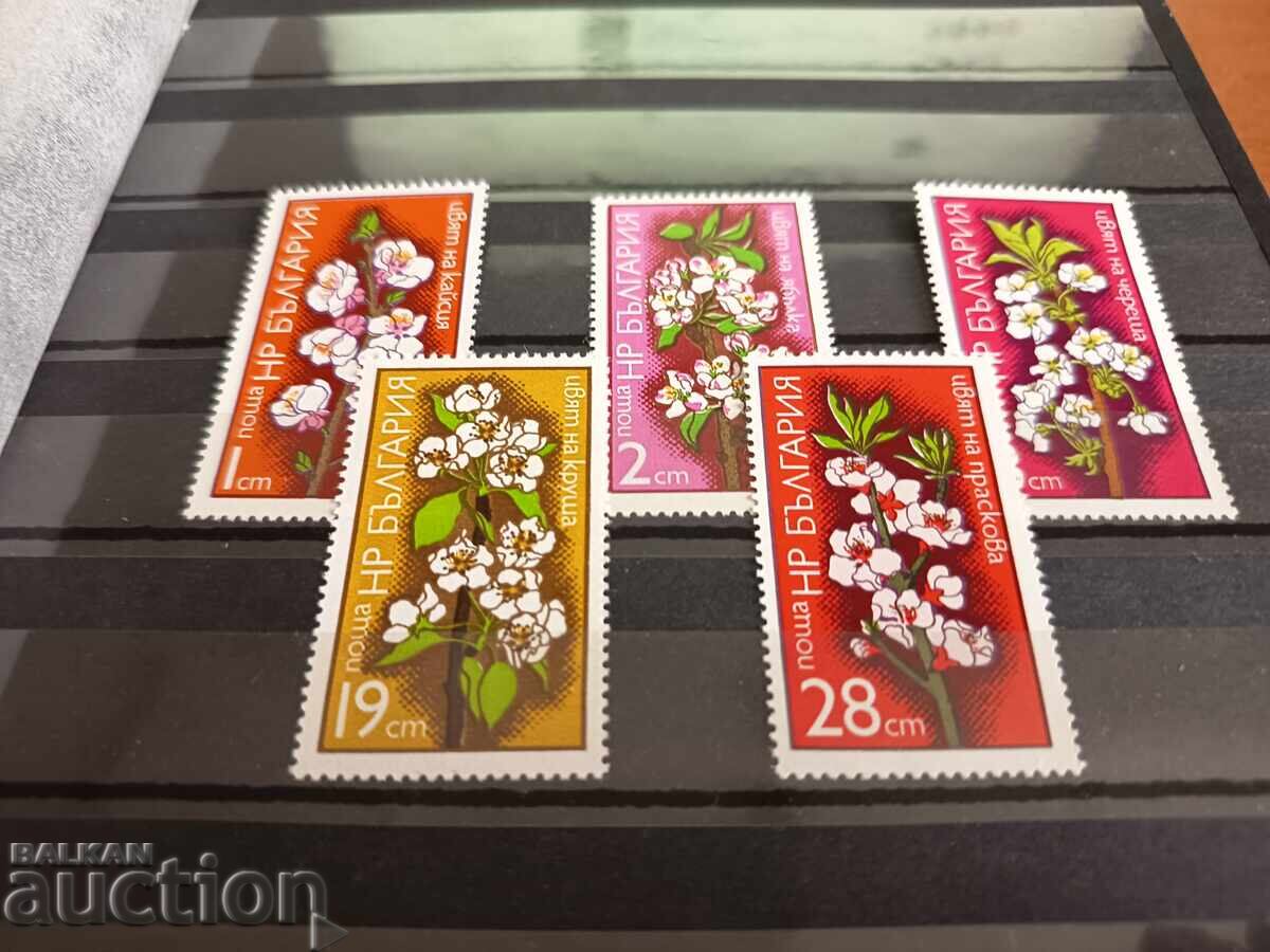 Colors of fruit trees No. 2449/53 1975 flowers with price 1.00 BGN | € 0.51 Colors of fruit trees No. 2449/53 1975 flowers with price 1.00 BGN | € 0.51