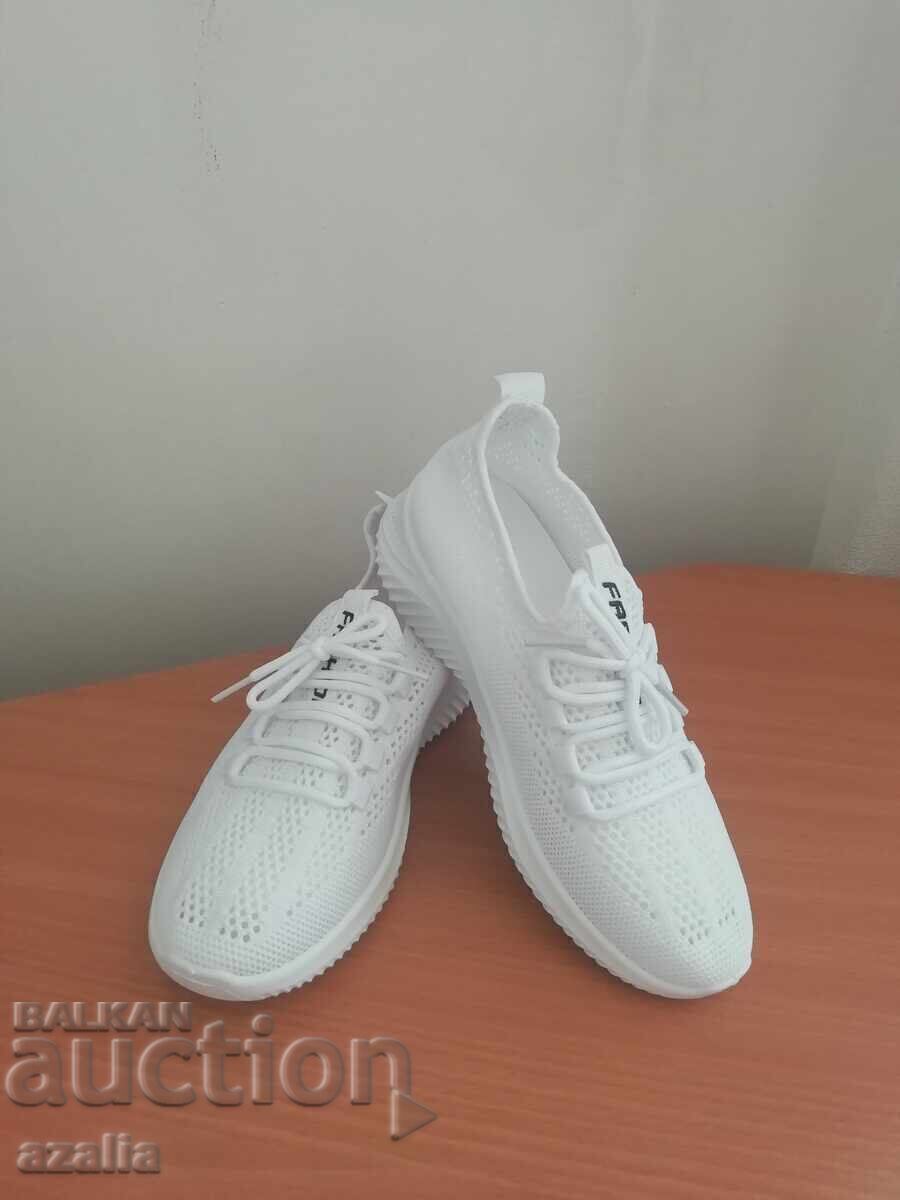 Νέα γυναικεία αθλητικά παπούτσια, μέγεθος 36 με τιμή 27.00 BGN | € 13.80