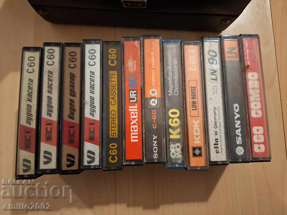 Αυτοκινητικά κασετόφωνα σε θήκη 12τμχ με τιμή 9.00 BGN | € 4.60