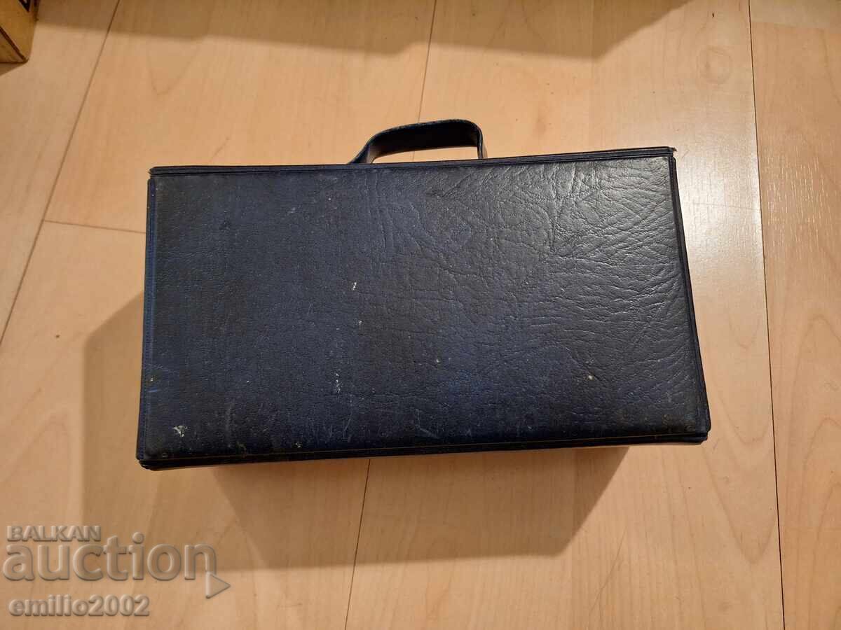 Παράδοση Αυτοκινητικά κασετόφωνα σε θήκη 12τμχ