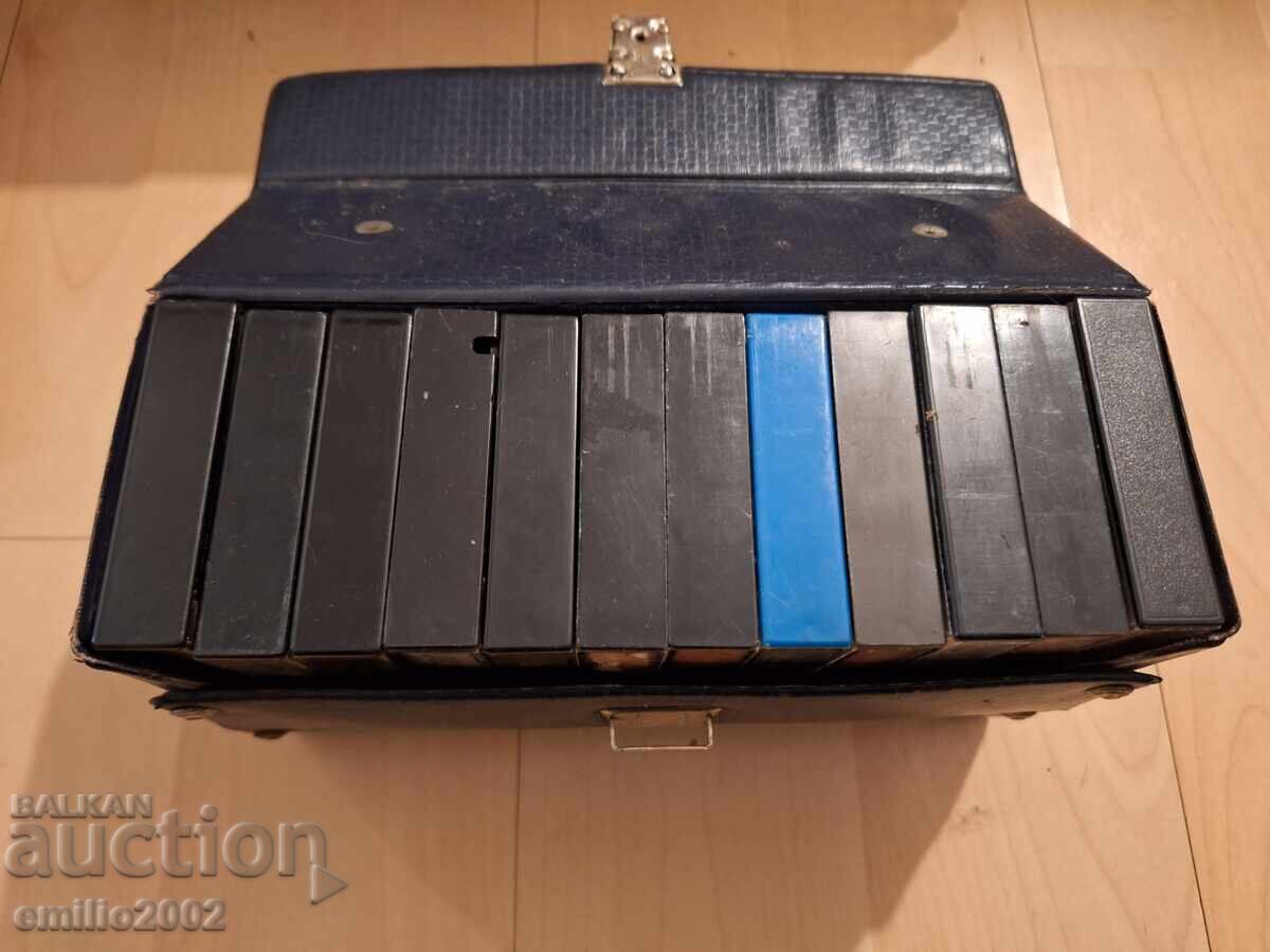 Αυτοκινητικά κασετόφωνα σε θήκη 12τμχ