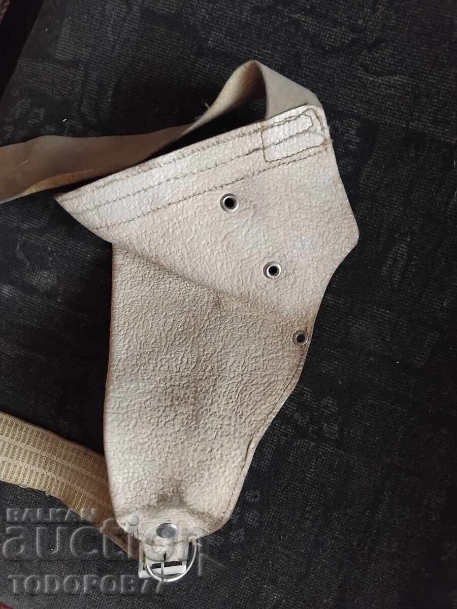 Δημοπρασία Παλιά δερμάτινη θήκη όπλου Δημοπρασία Παλιά δερμάτινη θήκη όπλου