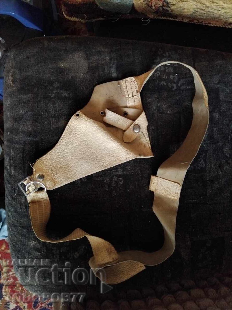 Παλιά δερμάτινη θήκη όπλου Παλιά δερμάτινη θήκη όπλου