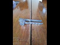 Presă veche de usturoi, spargător de nuci