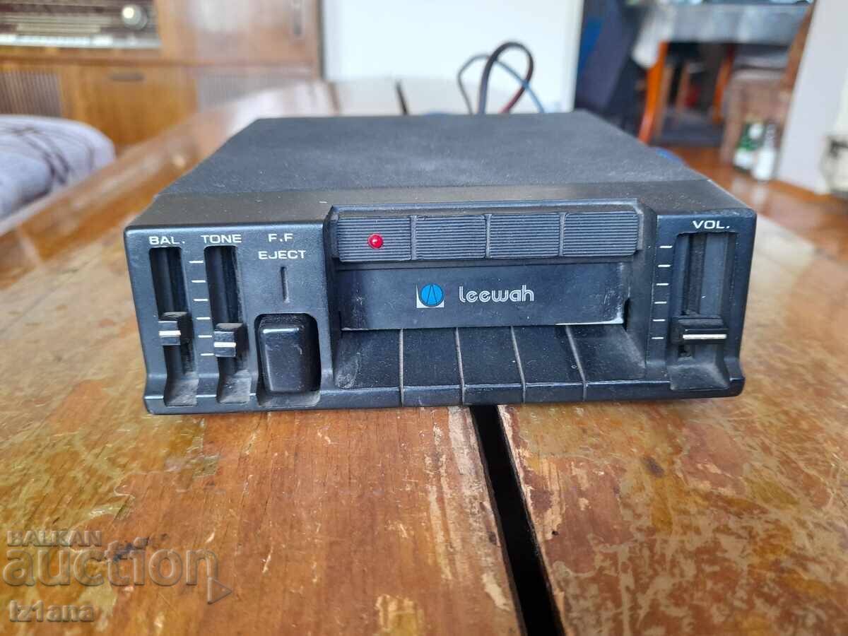 Стар автомобилен касетофон Leewah с цена 75.00 лв. | € 38.35 Стар автомобилен касетофон Leewah с цена 75.00 лв. | € 38.35