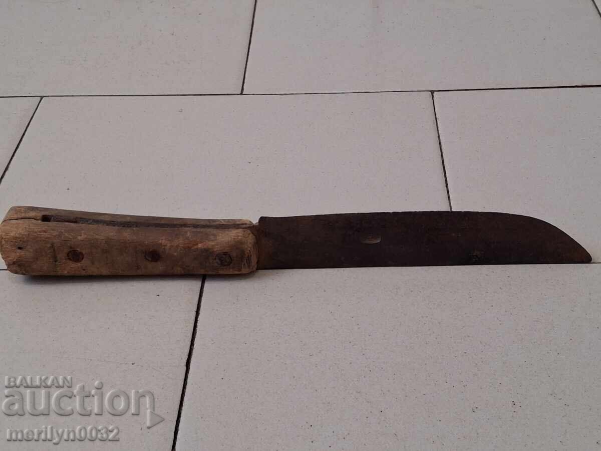 Παλιό χειροποίητο σφυρήλατο μαχαίρι βοσκού με σφραγίδα με τιμή 99.00 BGN | € 50.62