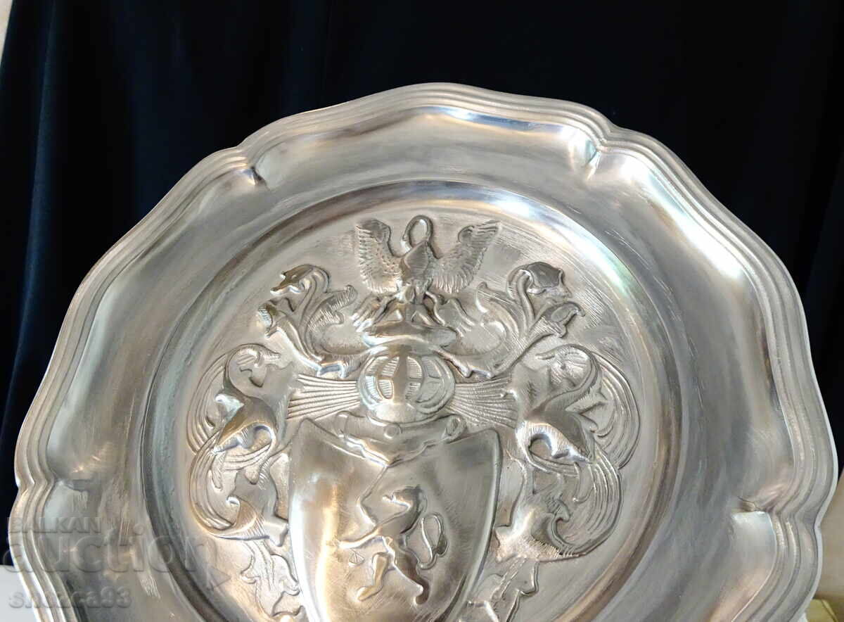 Калаена чиния,пано,Рицар,щит,Лъв,Лебед,600 гр.,барок. с цена 37.00 лв. | € 18.92