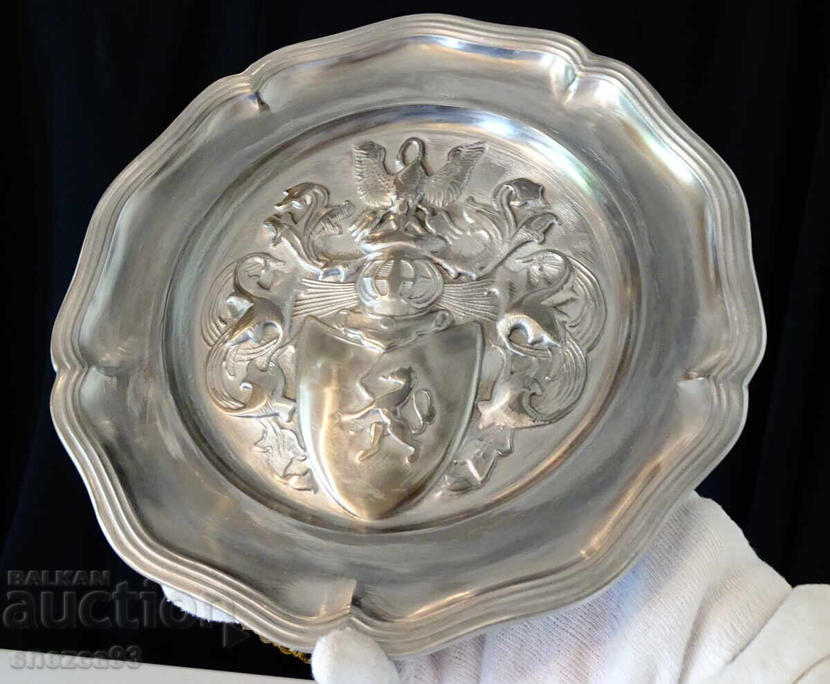 Аукцион Калаена чиния,пано,Рицар,щит,Лъв,Лебед,600 гр.,барок.