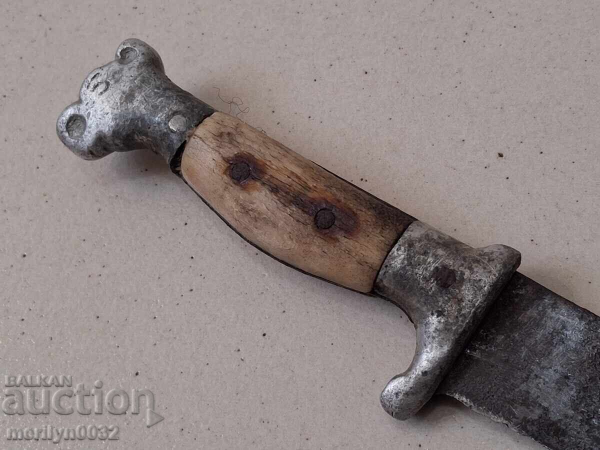 Δημοπρασία Σταθερό μαχαίρι με λαβή από κέρατο και κεφαλή λιονταριού Δημοπρασία Σταθερό μαχαίρι με λαβή από κέρατο και κεφαλή λιονταριού