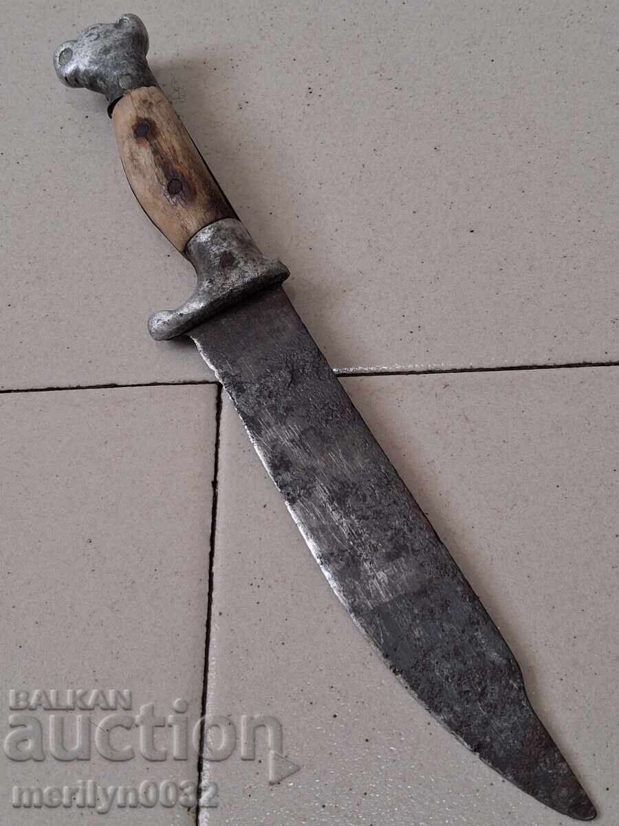 Σταθερό μαχαίρι με λαβή από κέρατο και κεφαλή λιονταριού Σταθερό μαχαίρι με λαβή από κέρατο και κεφαλή λιονταριού