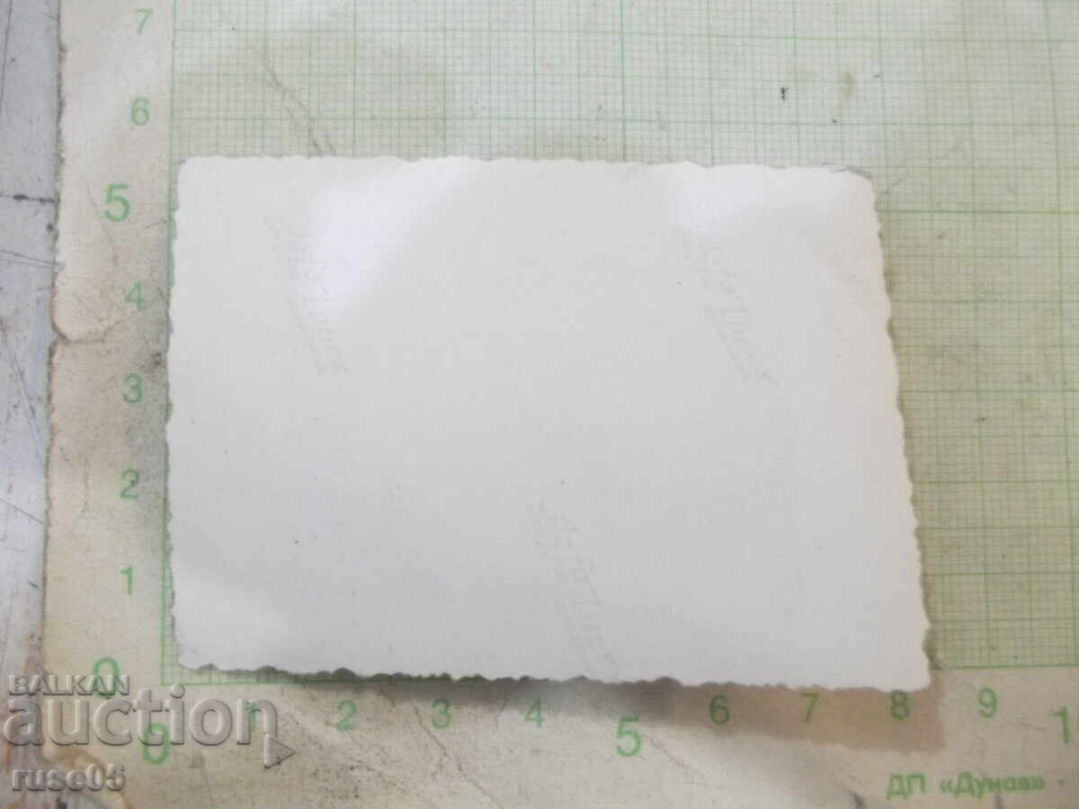 Fotografie cu fântână arteziană cu copil veche cu preț 1.00 BGN | € 0.51