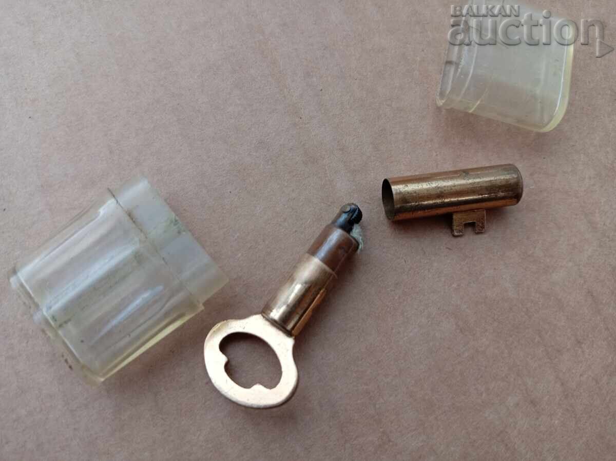 Παράδοση Μικρός βενζινοκίνητος αναπτήρας κλειδί ρετρό vintage κλειδί