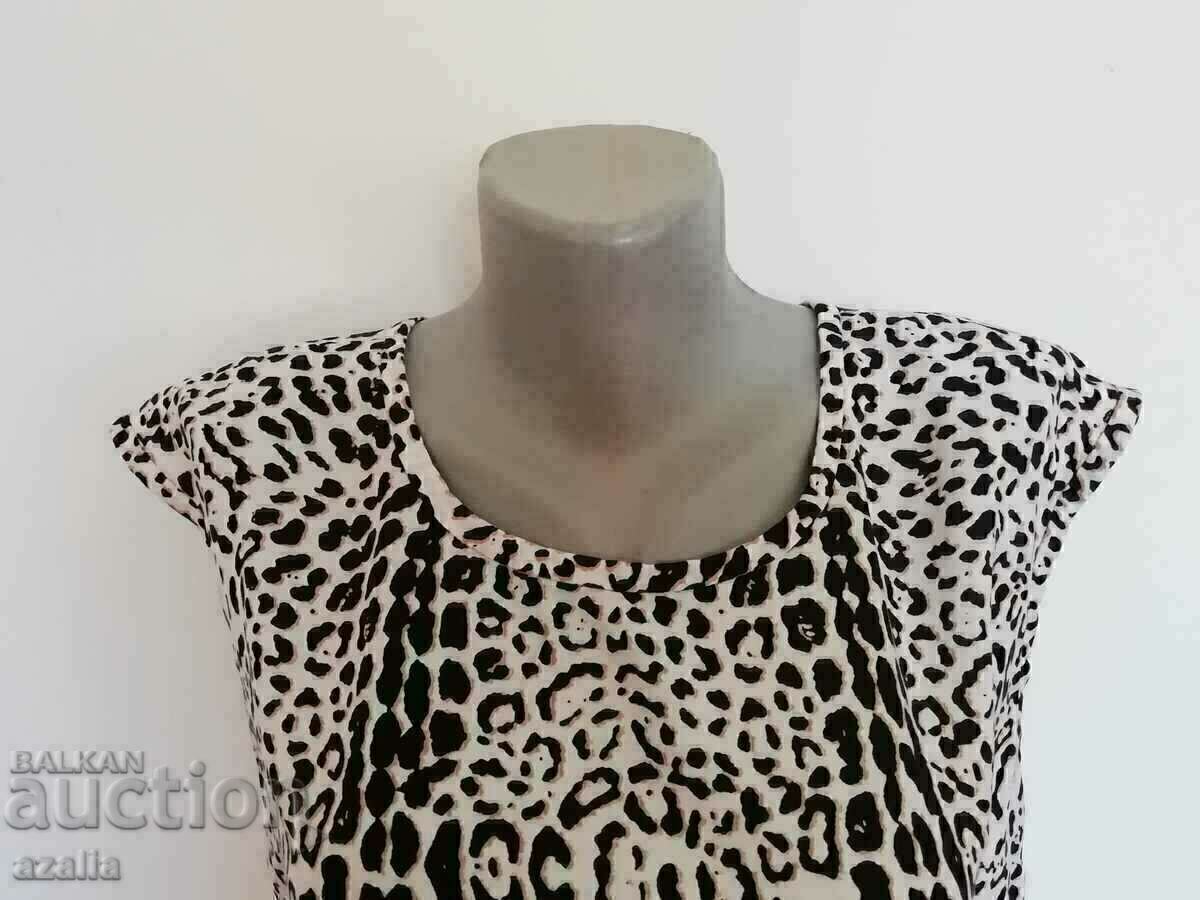 Women's summer tank top with price 8.00 BGN | € 4.09 Women's summer tank top with price 8.00 BGN | € 4.09