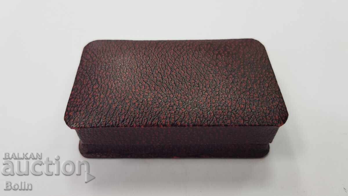 Аукцион Сребърни ръкавели с емайл и позлата оригинална кутия Европа Аукцион Сребърни ръкавели с емайл и позлата оригинална кутия Европа