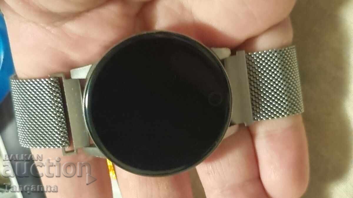 Smart watch with price 20.00 BGN | € 10.23