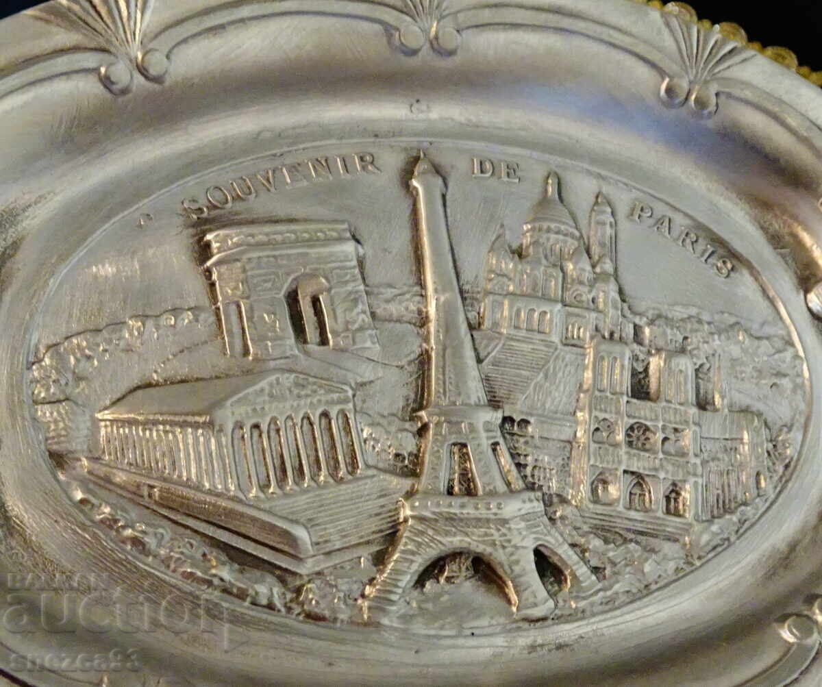 Калаен пепелник с Айфеловата кула,Триумфалната арка. с цена 39.00 лв. | € 19.94