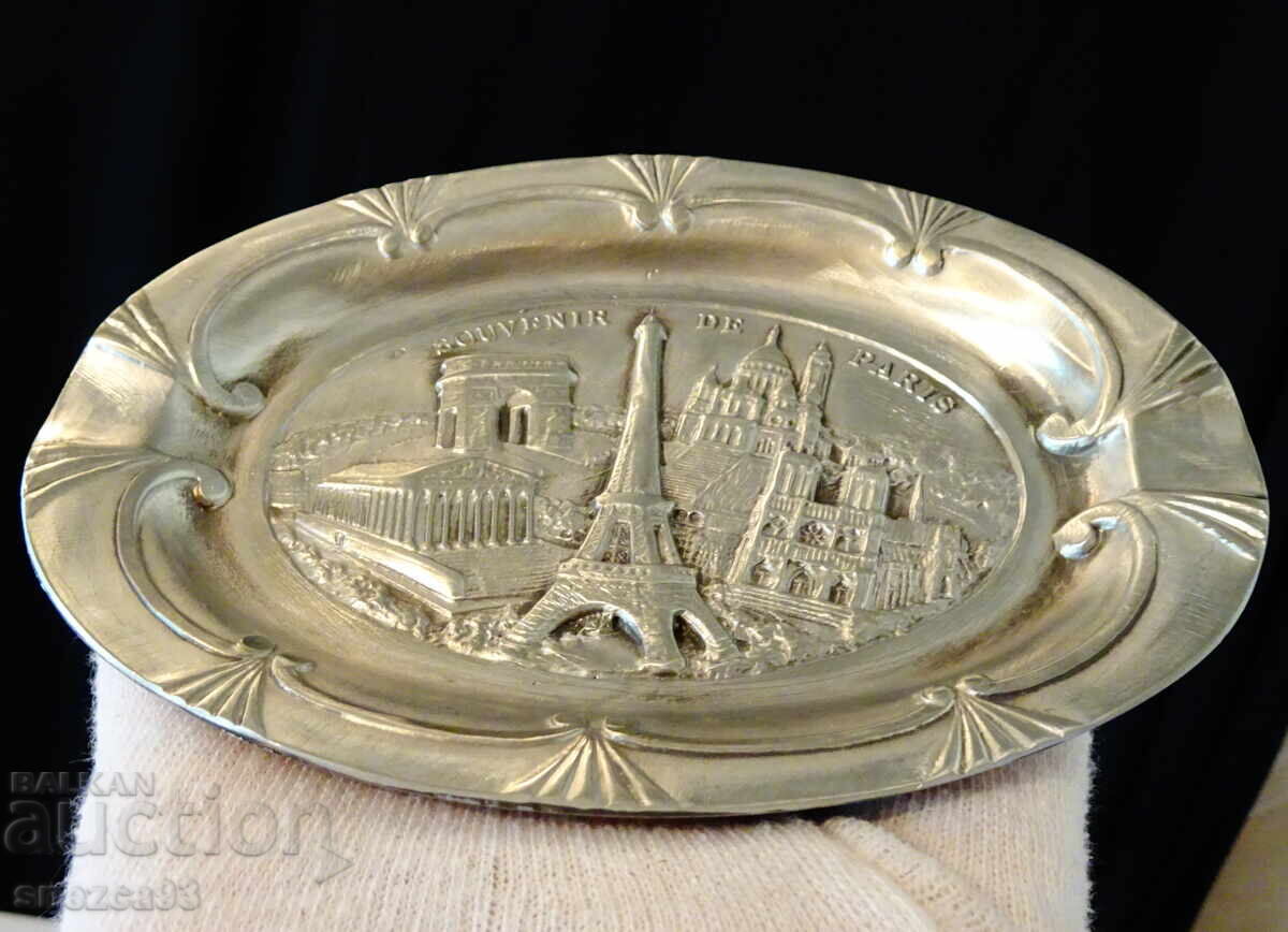 Аукцион Калаен пепелник с Айфеловата кула,Триумфалната арка.