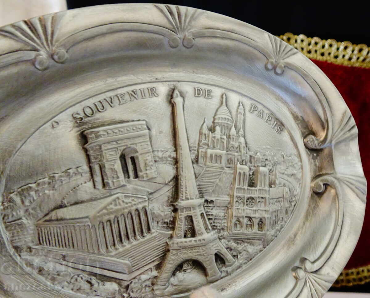 Доставка на Калаен пепелник с Айфеловата кула,Триумфалната арка.