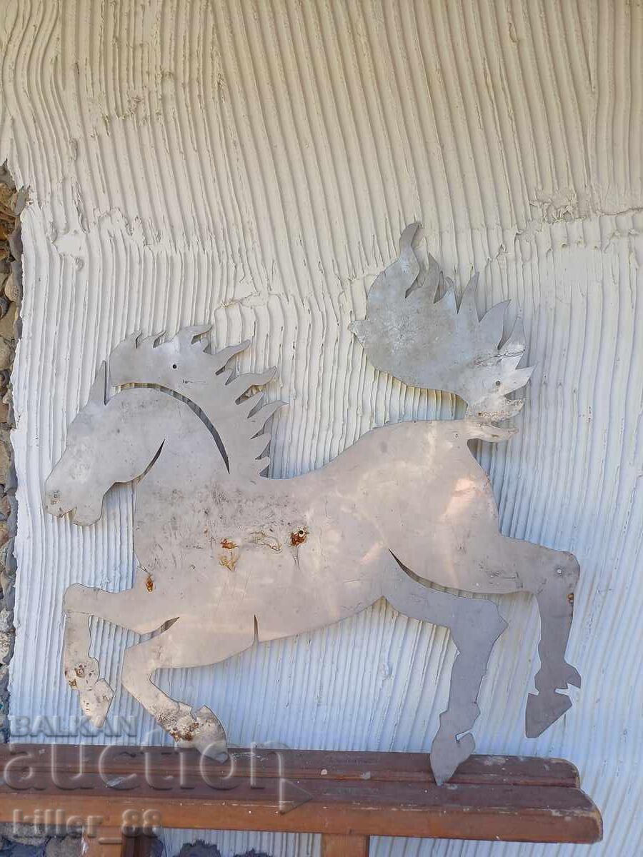 Cal frumos din material inoxidabil