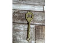 Tennis racket opener