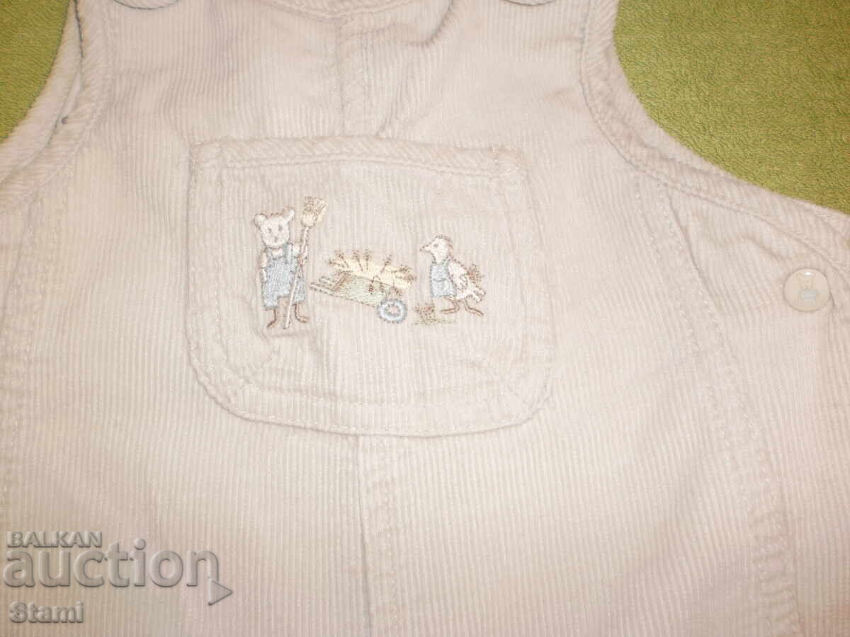 Salopetă bebeluși H&M din catifea, mărime 62 cu preț 7.00 BGN | € 3.58 Salopetă bebeluși H&M din catifea, mărime 62 cu preț 7.00 BGN | € 3.58