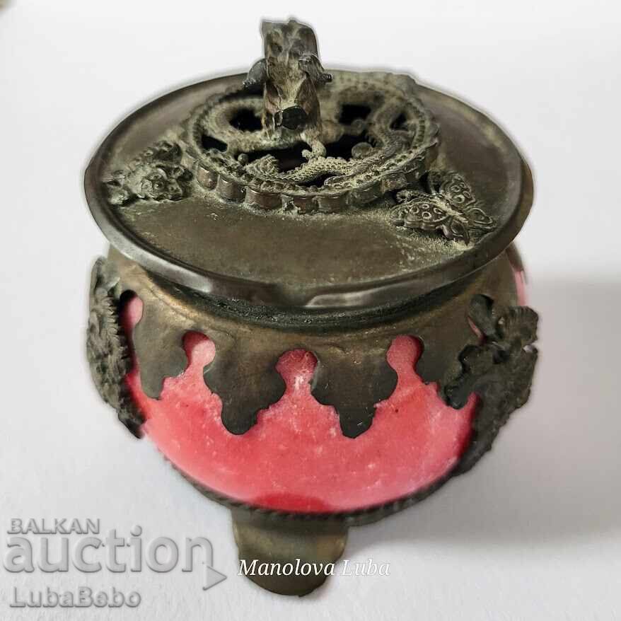 Аукцион Китайска кадилница, известна още като xianglu (香爐).