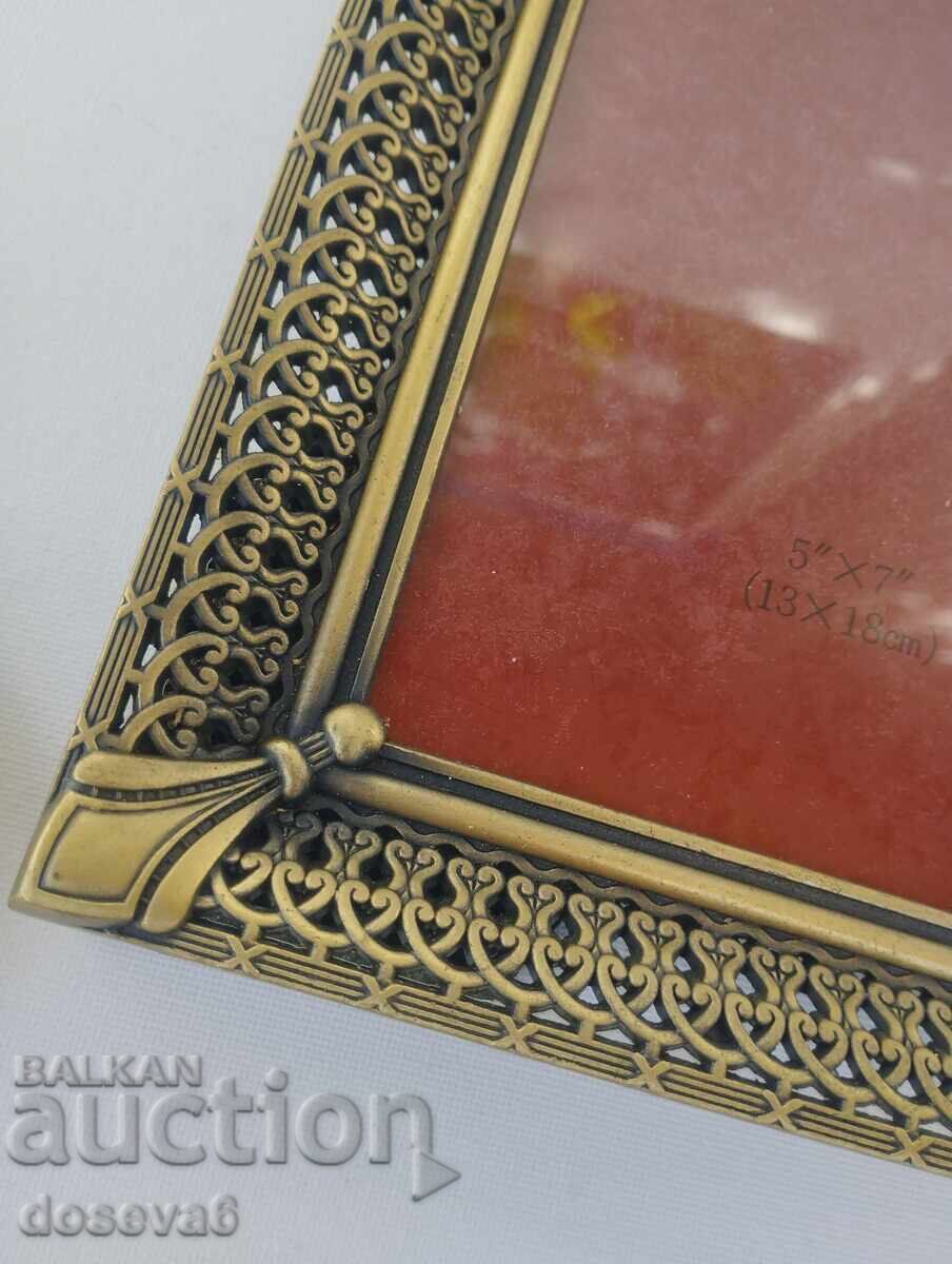 Rama din alamă cu preț 40.00 BGN | € 20.45