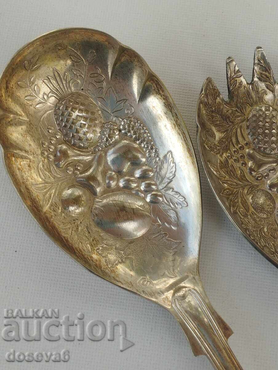 Silver-plated serving utensil set with price 30.00 BGN | € 15.34 Silver-plated serving utensil set with price 30.00 BGN | € 15.34