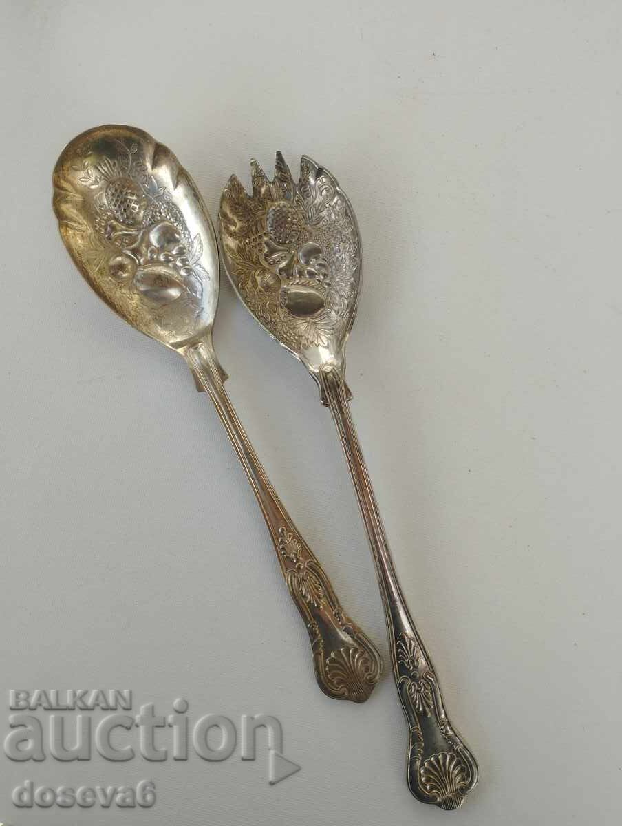 Silver-plated serving utensil set Silver-plated serving utensil set