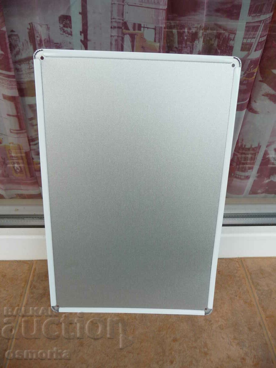 Δημοπρασία Μεταλλική μπύρα erotica από την κάτω σειρά του ψυγείου λυγισμένη Δημοπρασία Μεταλλική μπύρα erotica από την κάτω σειρά του ψυγείου λυγισμένη