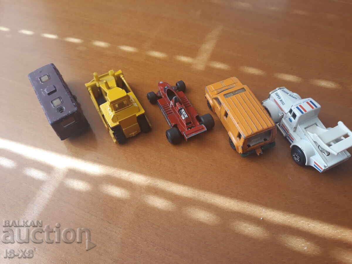 Metal carts with price 12.00 BGN | € 6.14 Metal carts with price 12.00 BGN | € 6.14