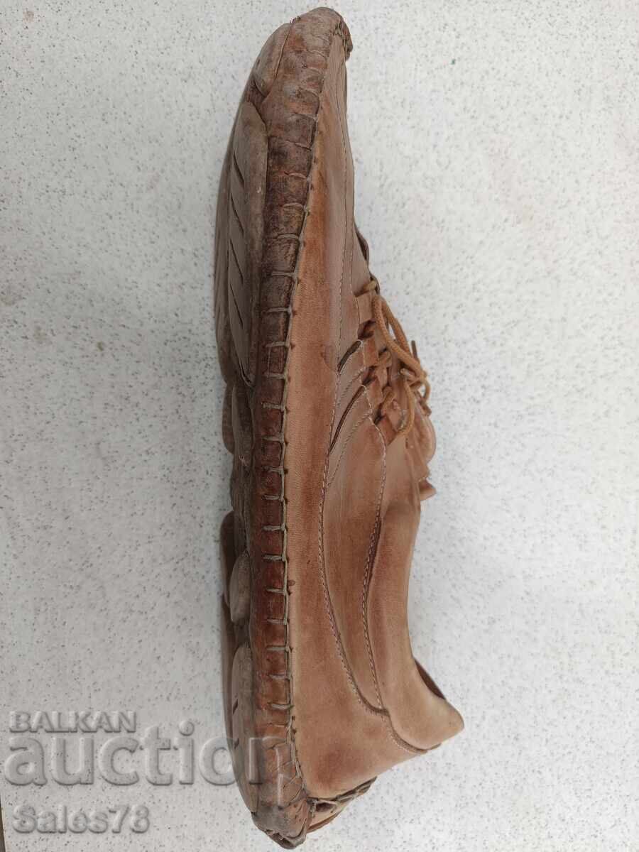 Δερμάτινες μπάλες με τιμή 50.00 BGN | € 25.56