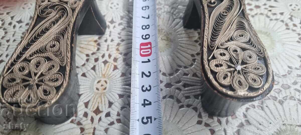 Old ritual filigree clogs - 5