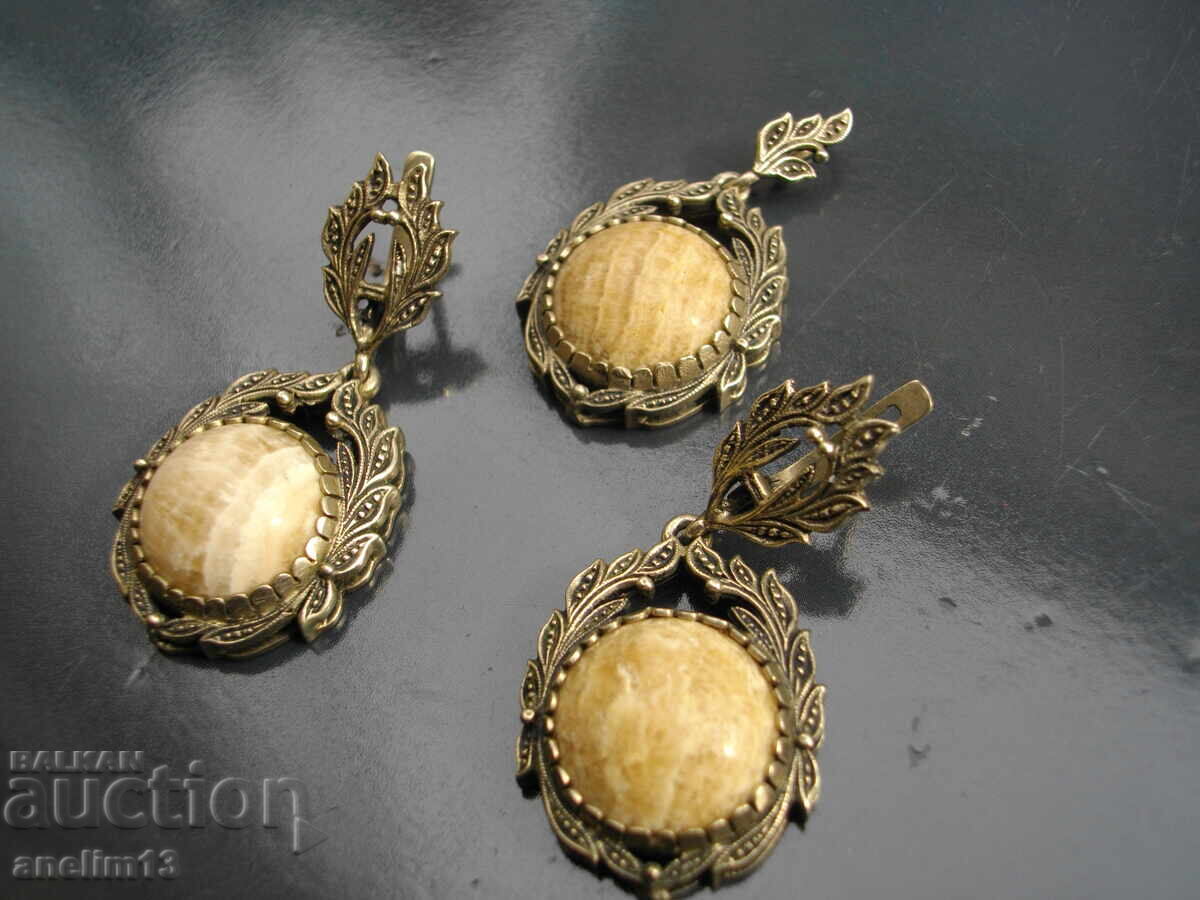 Delivery of STAR SET EARRINGS AND PENDANT SACHAN