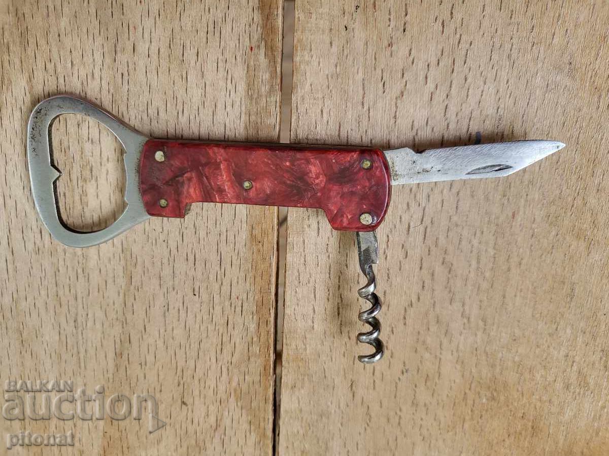 Cuțit de buzunar de colecție, deschizător de sticle, din epoca socialistă, Veliko Tărnovo cu preț € 5.00 | 9.78 BGN