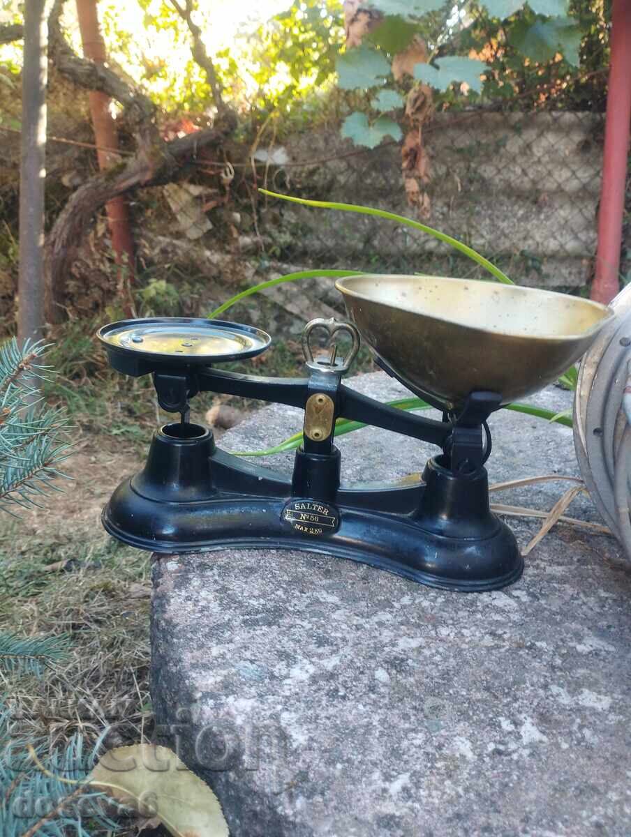 Antique English Scale Height 18 cm / Length 27 cm Antique English Scale Height 18 cm / Length 27 cm