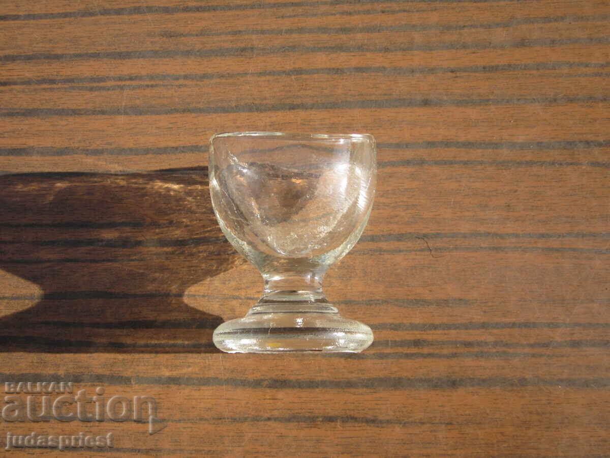 Τέλεια παλιά γυάλινη κούπα για πλύσιμο ματιών με τιμή 25.00 BGN | € 12.78 Τέλεια παλιά γυάλινη κούπα για πλύσιμο ματιών με τιμή 25.00 BGN | € 12.78