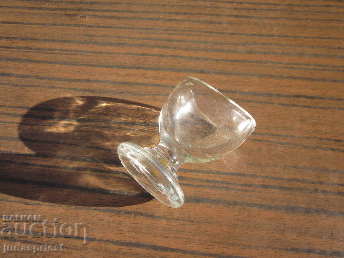 Παράδοση Τέλεια παλιά γυάλινη κούπα για πλύσιμο ματιών Παράδοση Τέλεια παλιά γυάλινη κούπα για πλύσιμο ματιών