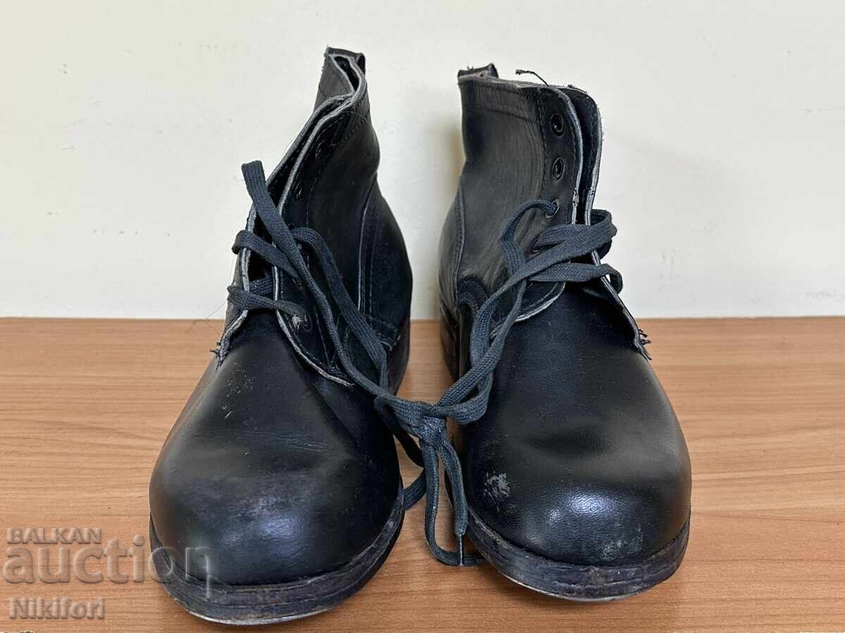 Δημοπρασία Σοσιαλιστικά Στρατιωτικά Παπούτσια με Τρουκς Τσιντάρι Δημοπρασία Σοσιαλιστικά Στρατιωτικά Παπούτσια με Τρουκς Τσιντάρι
