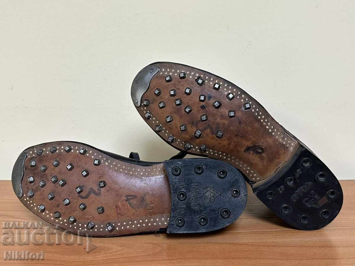 Σοσιαλιστικά Στρατιωτικά Παπούτσια με Τρουκς Τσιντάρι - 5 Σοσιαλιστικά Στρατιωτικά Παπούτσια με Τρουκς Τσιντάρι - 5